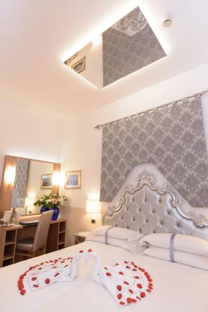 UNAHOTELS Ala Venezia - Adults only +16 | Venice | Best price is right here...