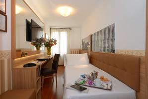 UNAHOTELS Ala Venezia - Adults only +16 | Venice | single room with desk