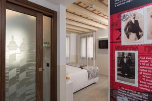 UNAHOTELS Ala Venezia - Adults only +16 | Venice | room doors and details