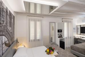 UNAHOTELS Ala Venezia - Adults only +16 | Venice | modern style hotel room in venice
