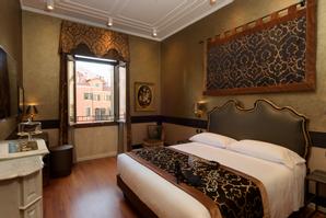 Hotel Ala  | Venice | classic venetian room