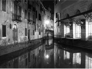 UNAHOTELS Ala Venezia - Adults only +16 | Venice | venezia di sera bianco e nero