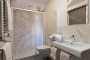 UNAHOTELS Ala Venezia - Adults only +16 | Venice | hotel with shower in bathroom