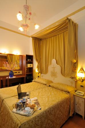 UNAHOTELS Ala Venezia - Adults only +16 | Venice | classic double room