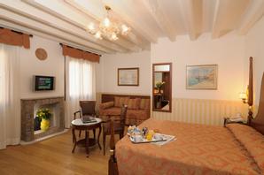 UNAHOTELS Ala Venezia - Adults only +16 | Venice | large rooms in venice