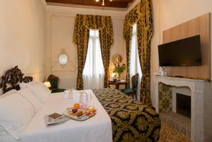 Hotel Ala  | Venice | venetian style room