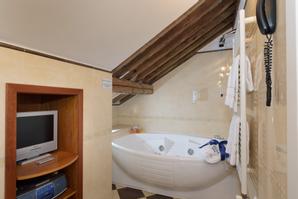 Hotel Ala  | Venice | hot tub in the room venice