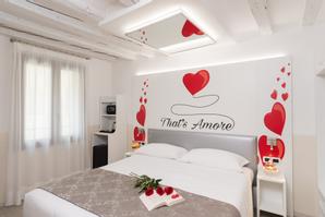 Hotel Ala  | Venice | that's amore room