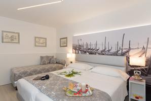 UNAHOTELS Ala Venezia - Adults only +16 | Venice | camera hotel con tre letti