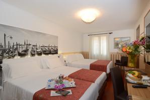 UNAHOTELS Ala Venezia - Adults only +16 | Venice | room with three beds