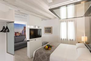 UNAHOTELS Ala Venezia - Adults only +16 | Venice | modern room in venice